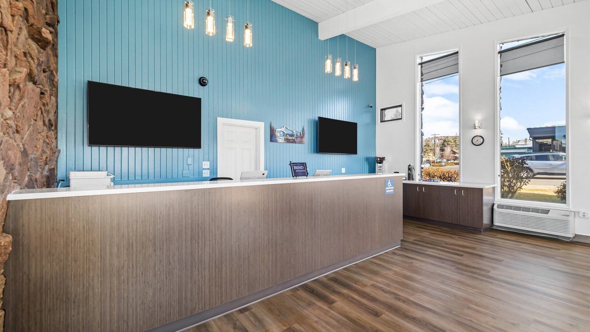Larkspur Hotel | Bend Inn & Suites