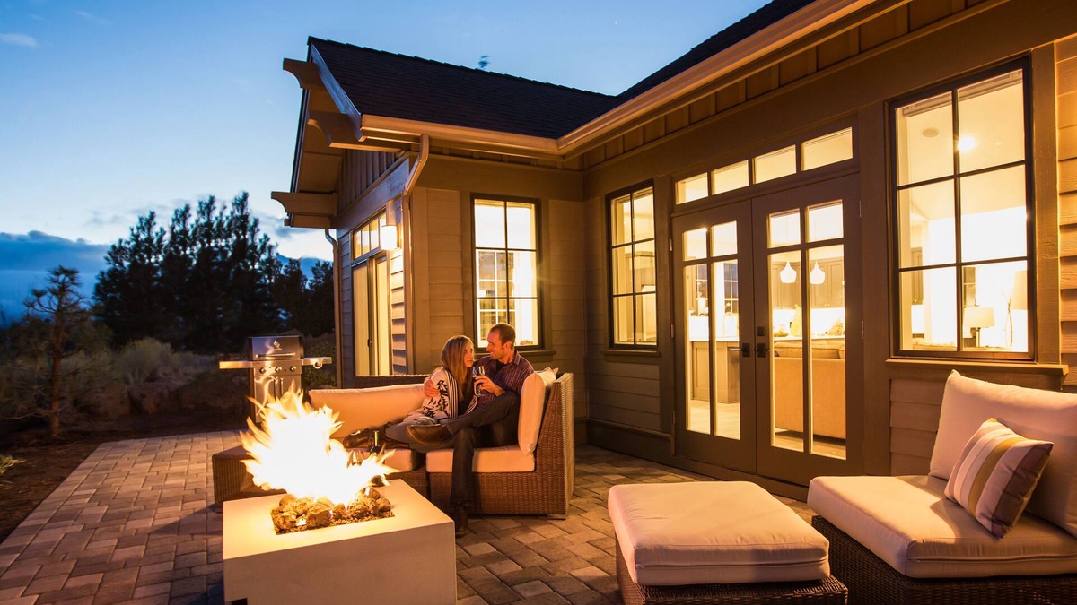 Bend House | Bend's Best! Park ~ resort pool + amenities ~ fitness ~ golf~ hot tub ~ W/D ~ 🐶