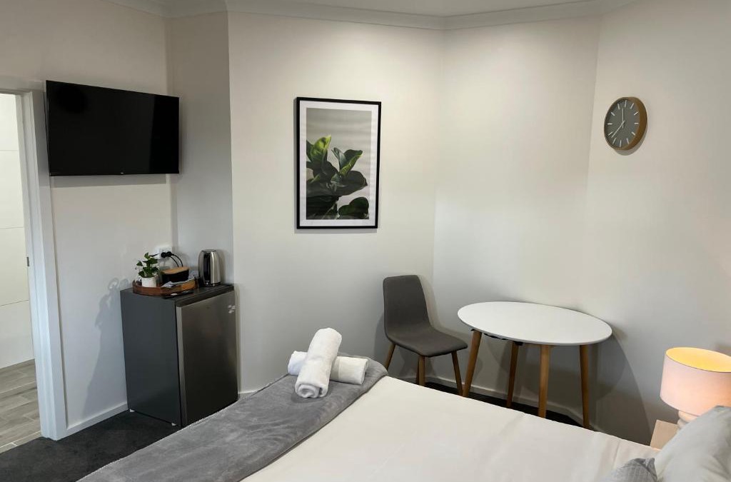 Golden Square Hotel | BENDIGO BOTANIC MOTEL- with KING BEDS-REFURBISHED 2022