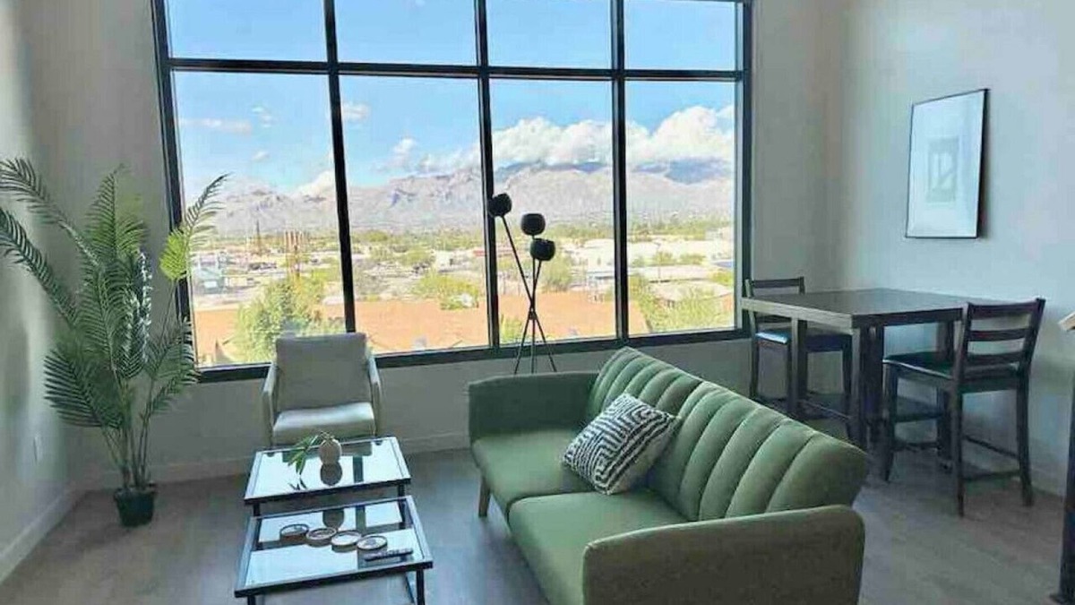 Miramonte Apartment | Benedicti · Amazing View’s NEW Loft w/ POOL By UofA