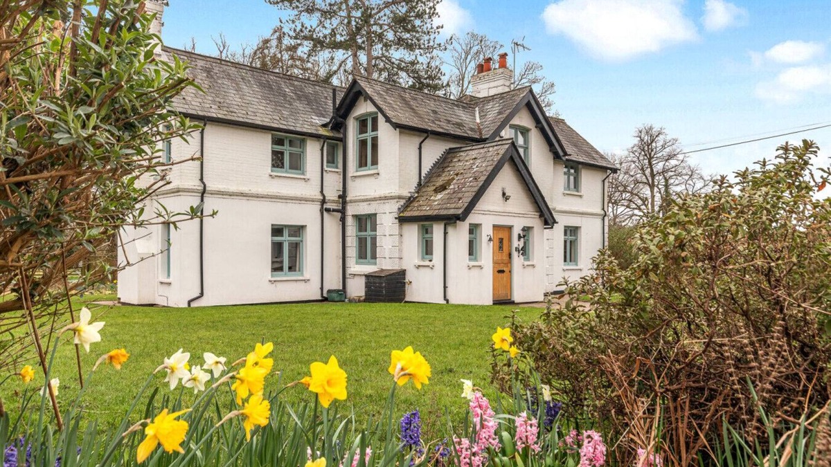 Hambleden House | Benhams Country Cottage