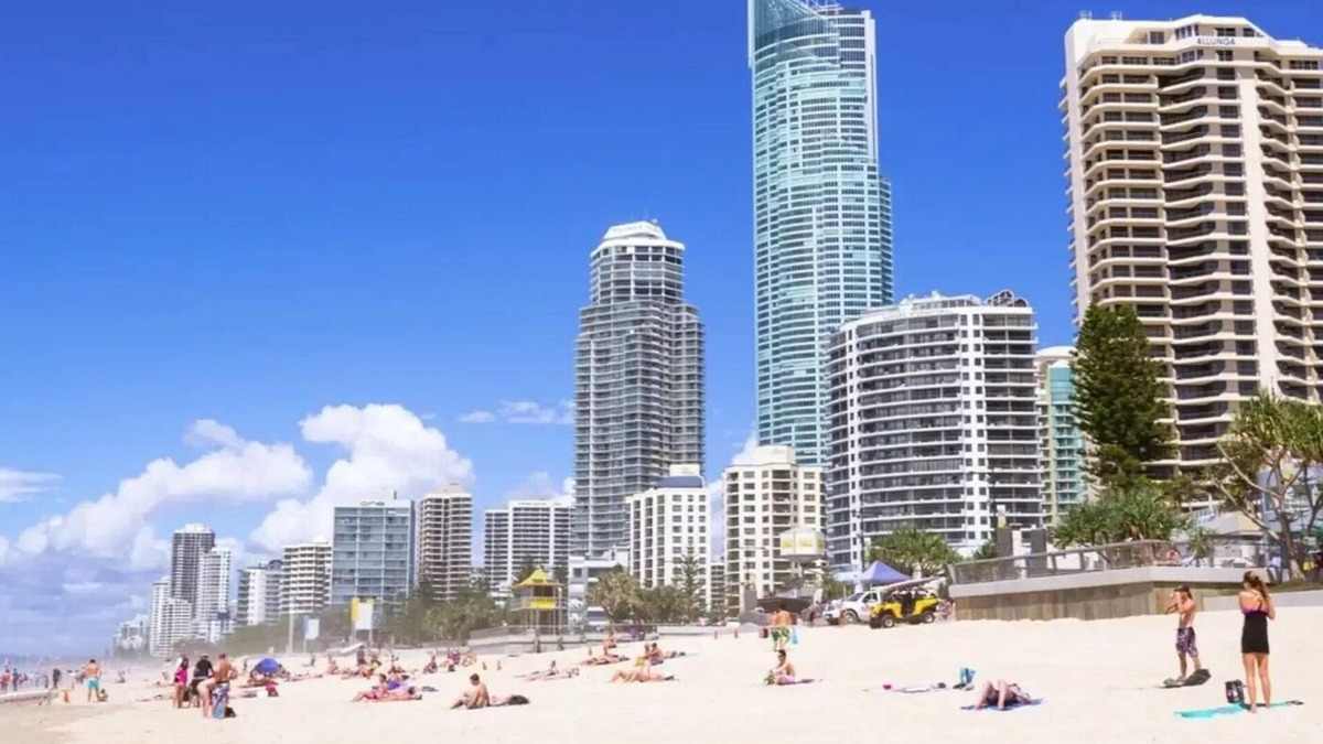 Sorrento House | Benowa Bliss Retreat - Waterfront with Skyline Views