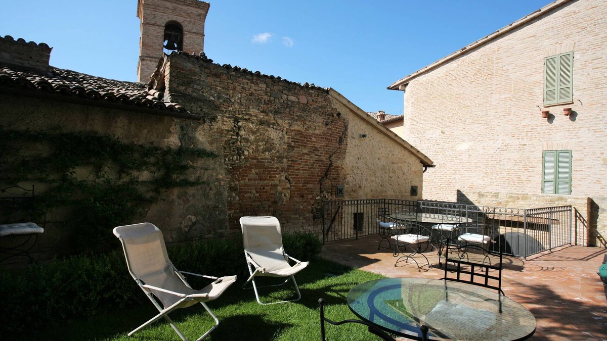 Montefalco Apartment | Benozzo vacation apartment with garden and pool