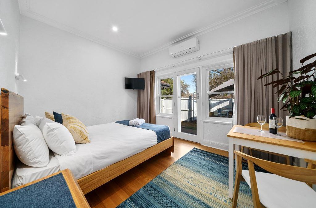Benalla West Apartment | Benson House & Benson Lodge