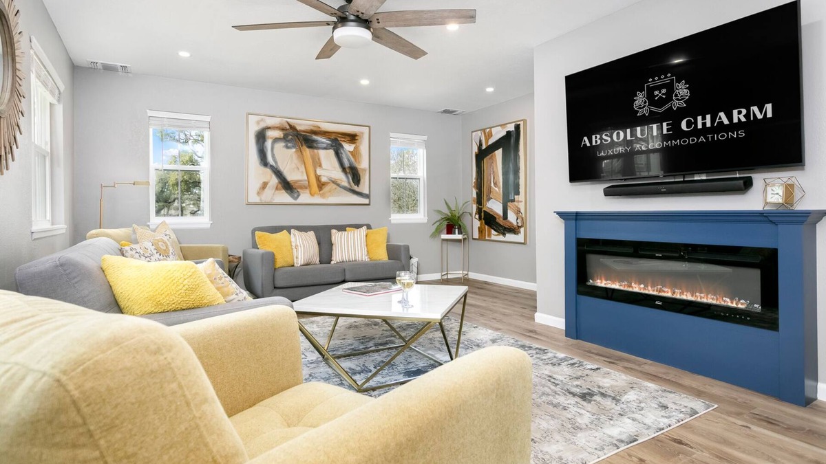 Fredericksburg House | Bent Oaks | Sleeps 10 | Hot Tub, Full Kitchen, Access to Community Pool