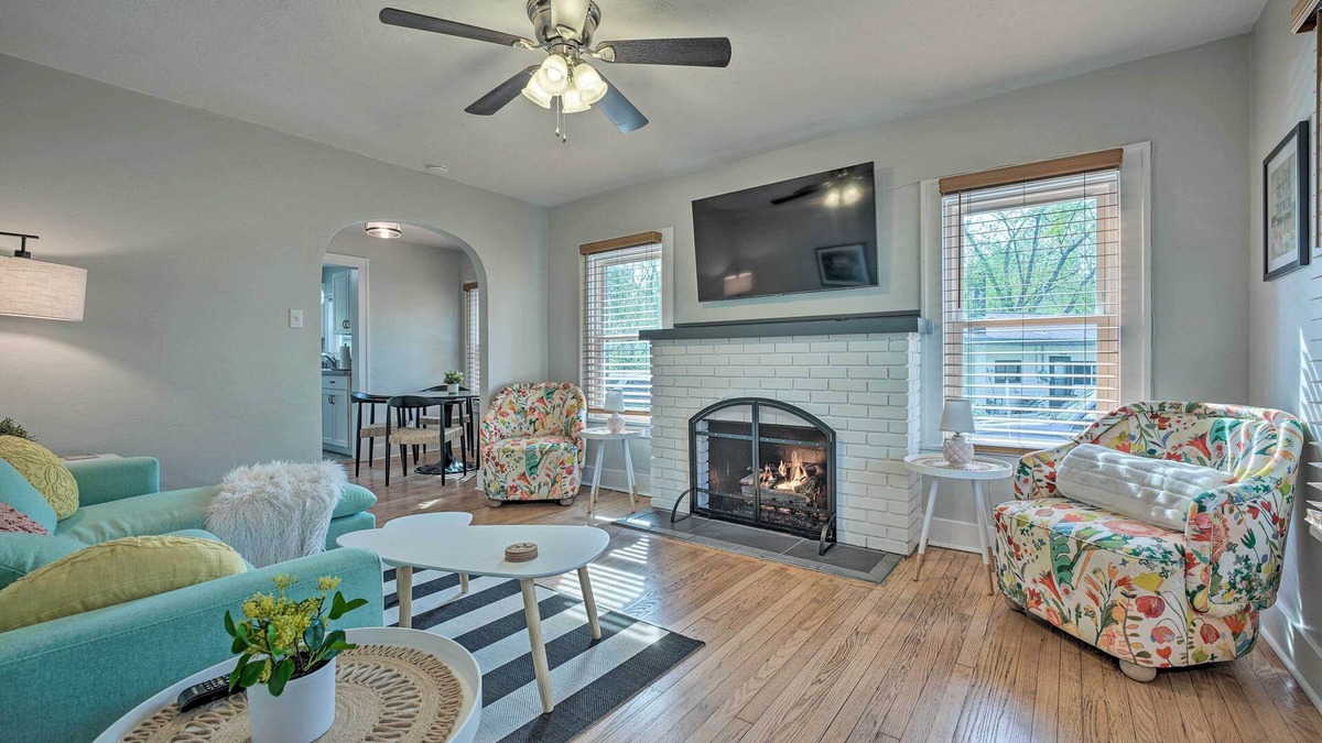 Fair Plain House | Benton Harbor 'Gracie Cottage' w/Hot Tub + Yard!