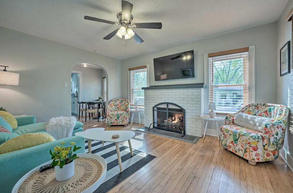 Fair Plain House | Benton Harbor Gracie Cottage with Hot Tub and Yard!