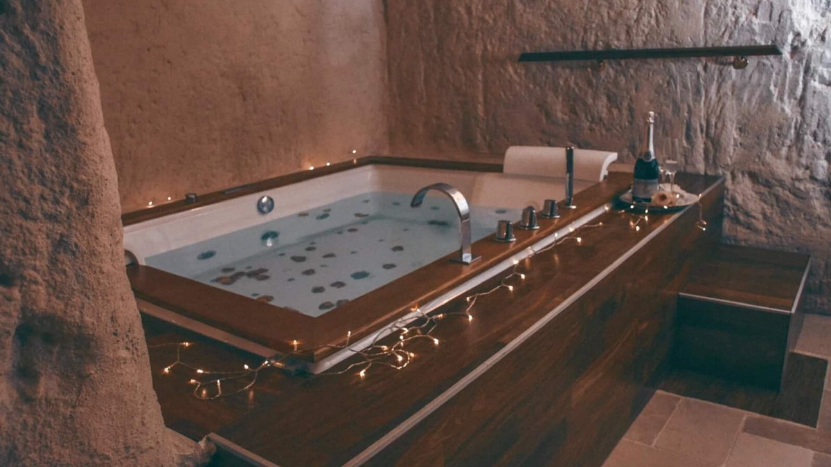 Sasso Caveoso Bed & Breakfast | Benvenuti nella nostra meravigliosa suite situata nel cuore dei Sassi di Matera.