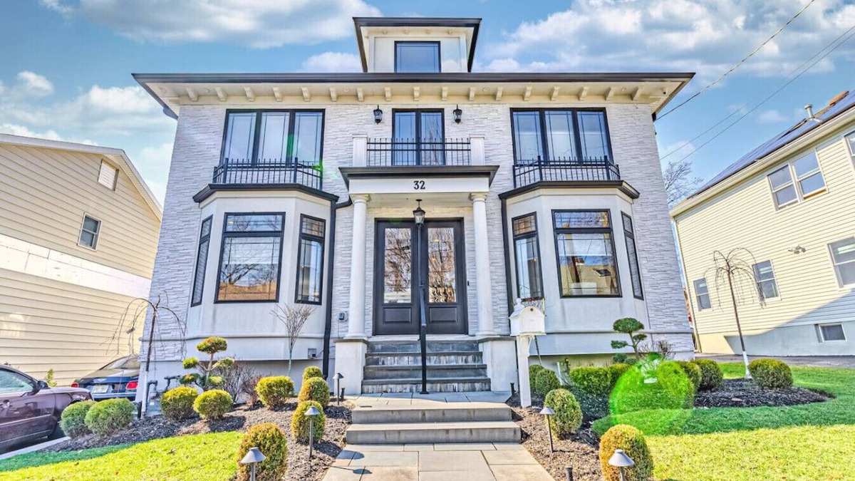 Maywood House | Bergen County | NYC Bus | Malls