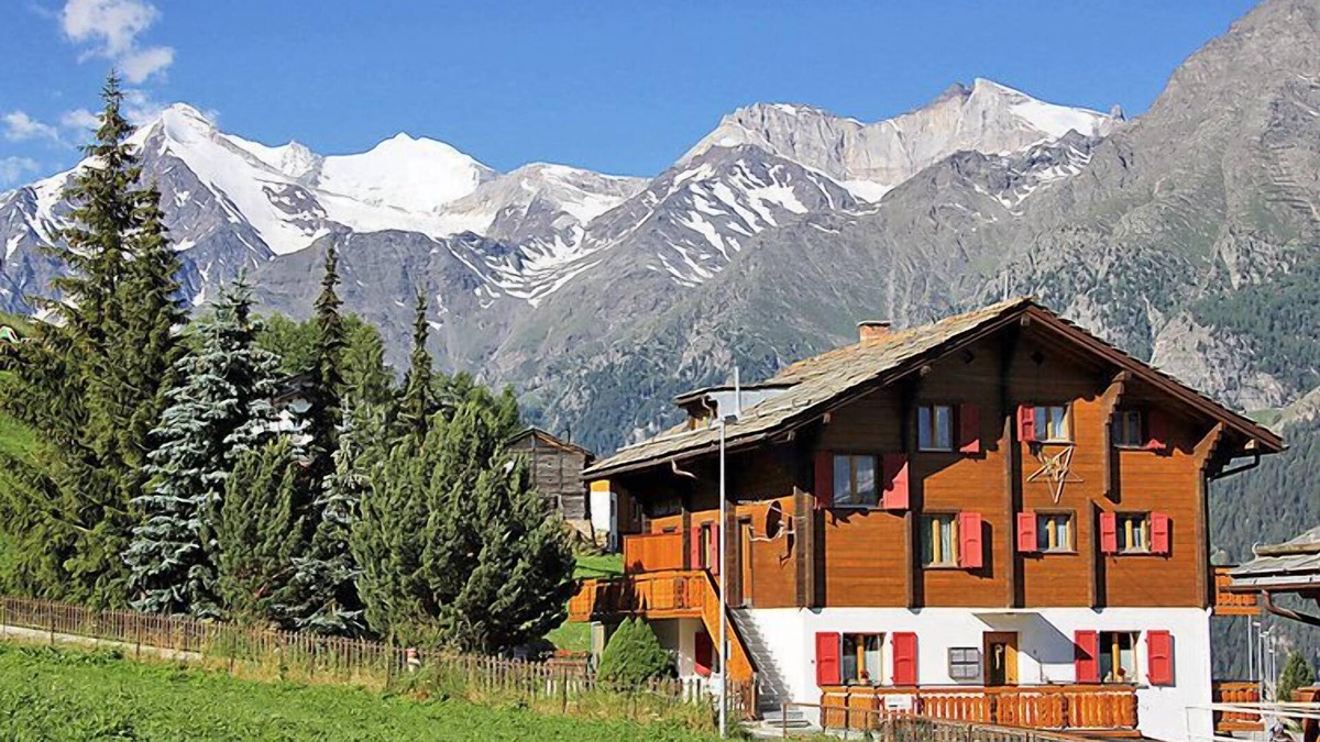 Graechen Apartment | Bergfink Obergeschoss by Interhome