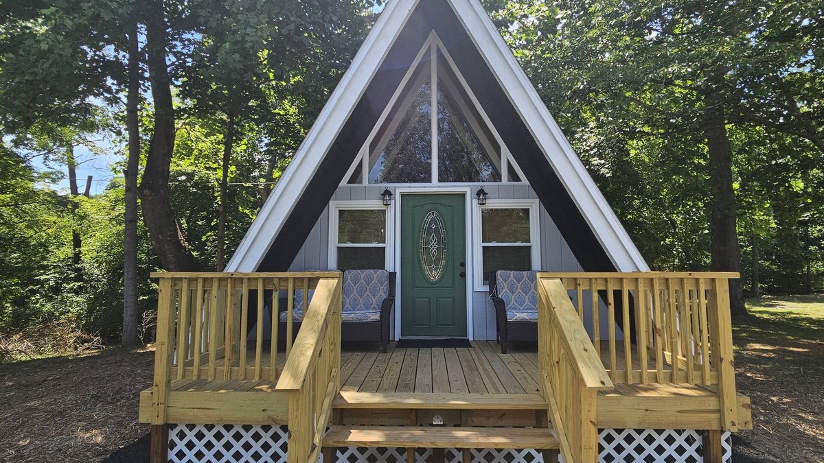 Berkeley Springs Cabin | Berkeley Springs Jungle Lodge