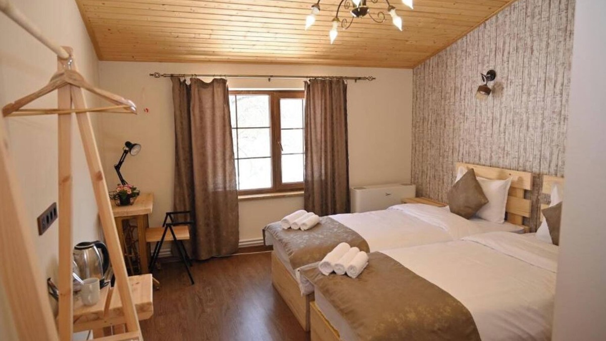 Yenokavan Hotel | Berkri Gastro Yard & Guest House