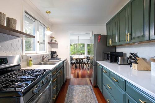 Great Barrington House | Berkshire Vacation Rentals: Great Barrington Walkable To Lake And Town