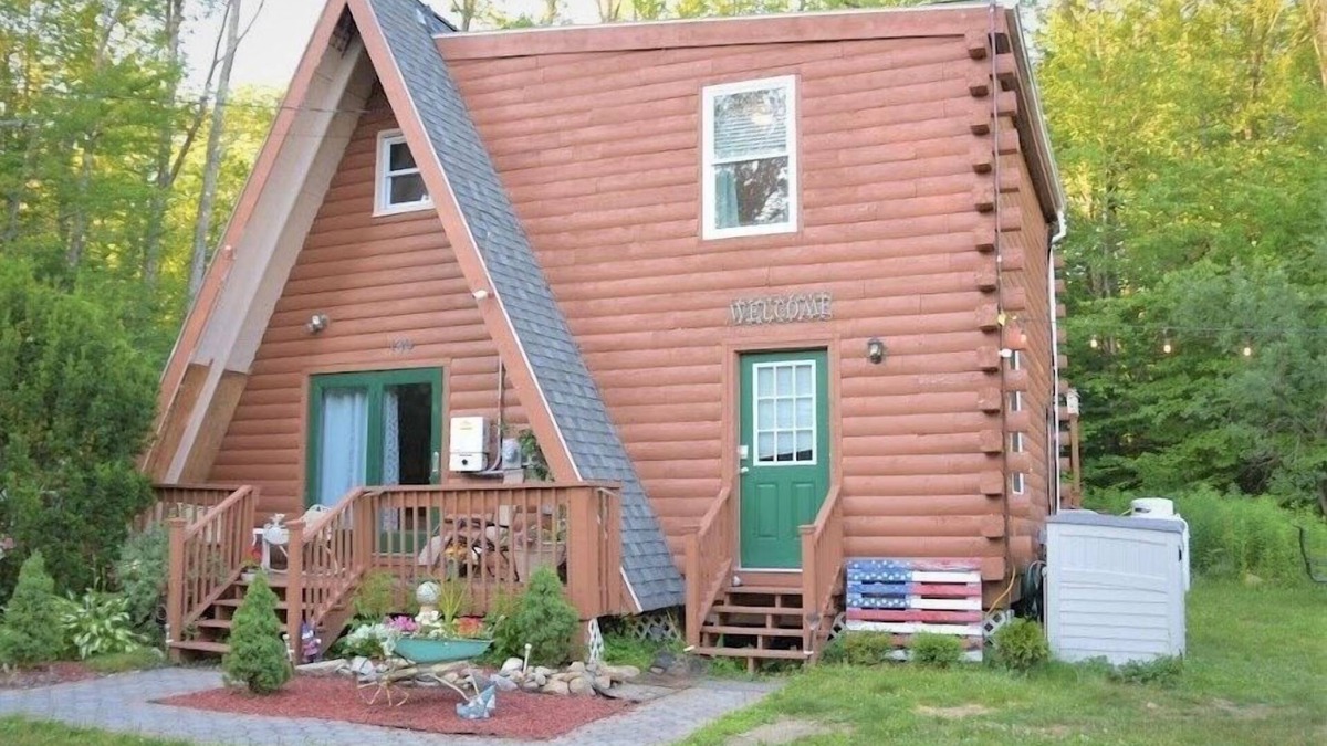 Sherwood Forest Cabin | Berkshires Cabin steps from Lake