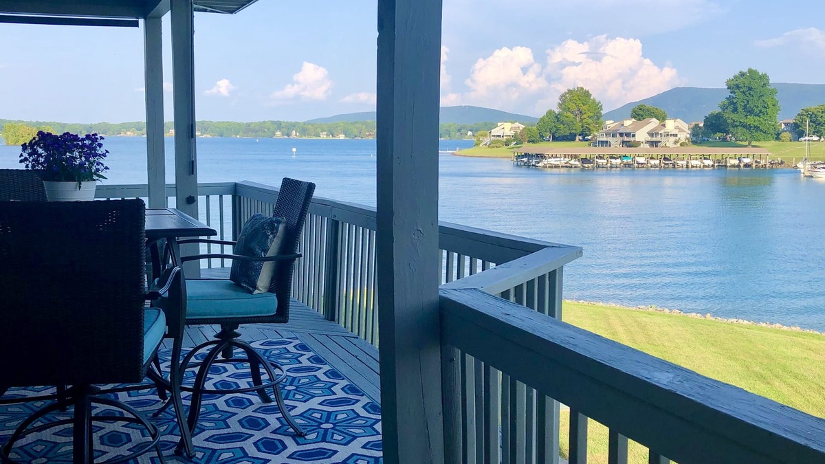 North Shore Condo | Bernard's Landing, closest to lake, two comfortable king-size beds!