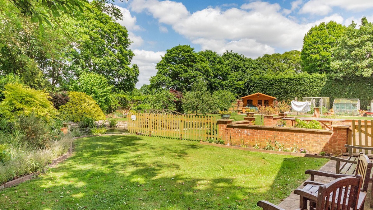 Bury St Edmunds Cottage | BERRIES, pet friendly, with a garden in Barningham, Suffolk