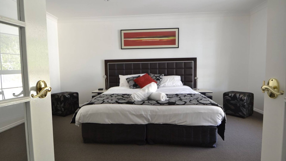 Berrima Resort | BERRIMA RETREAT MANSION from $59-$219pp/pn