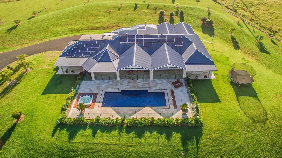 Berry House | Berry Holiday Accommodation - Cullengetty Estate - on 5 acres - close to beach