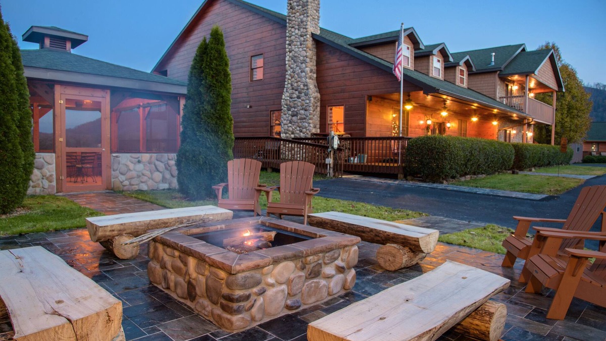 Sevierville Hotel | Berry Springs Lodge