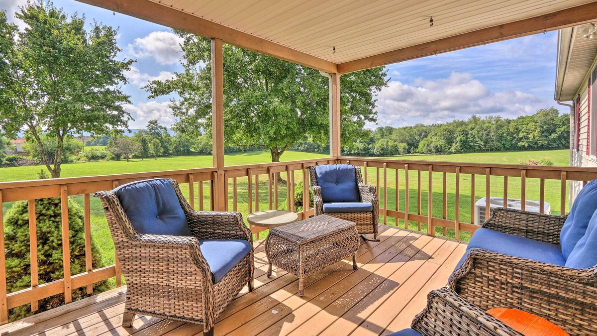 Berryville House | Berryville Home Near Wineries: Mountain Views