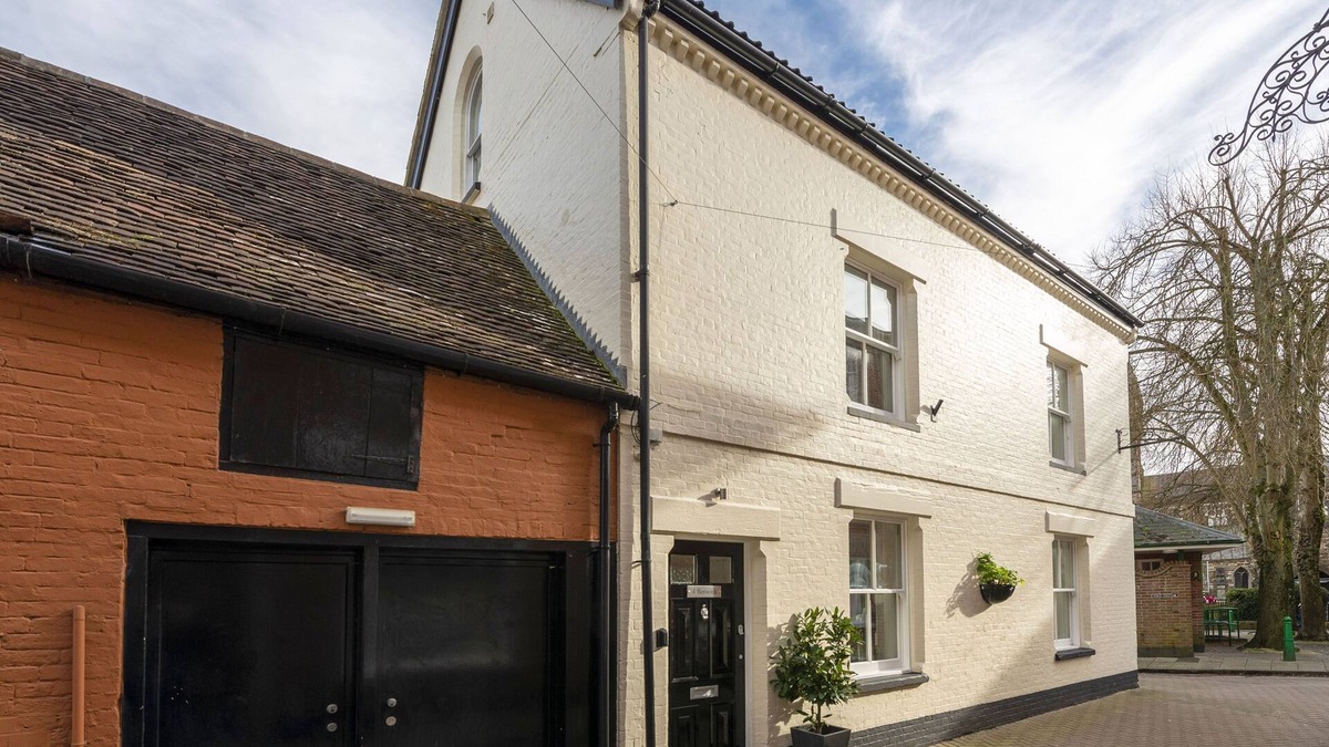 Wimborne Apartment | Berwick - Beautiful house located in the market town of Wimborne