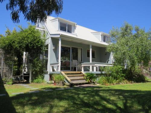 Waikanae House | Beside the lagoon - Waikanae Beach