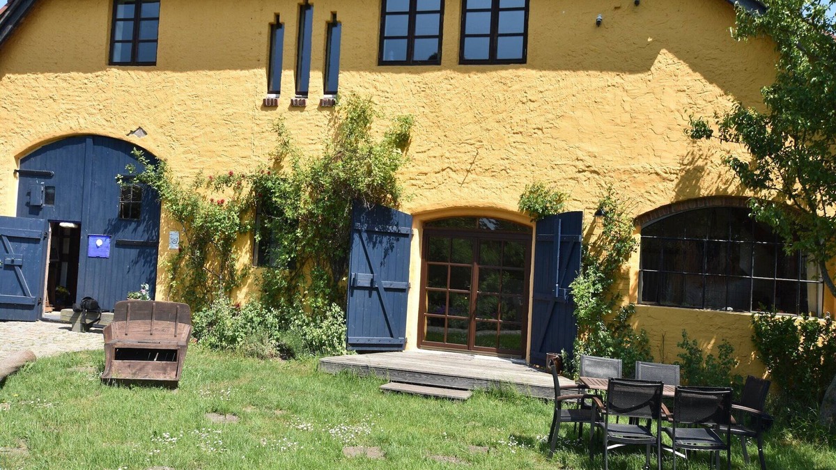 Neu Bartelshagen Apartment | Besondere Ferienwohnung Bibliothek in Buschhagen
