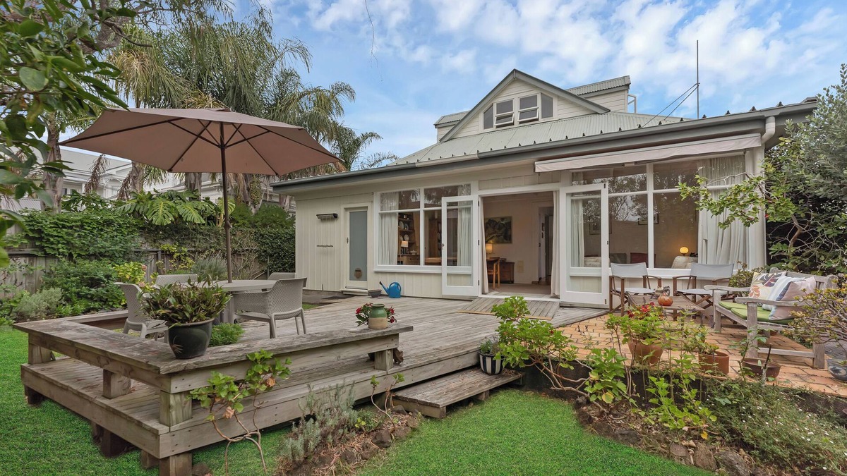 Devonport House | Bespoke Stays - Elegant Devonport Living