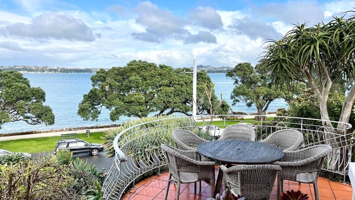 Devonport House | Bespoke Stays - Timeless Elegance