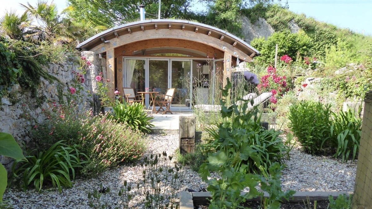 Manorbier Apartment | Bespoke Wood Eco Cabin in Manorbier on the Pembrokeshire Coast.