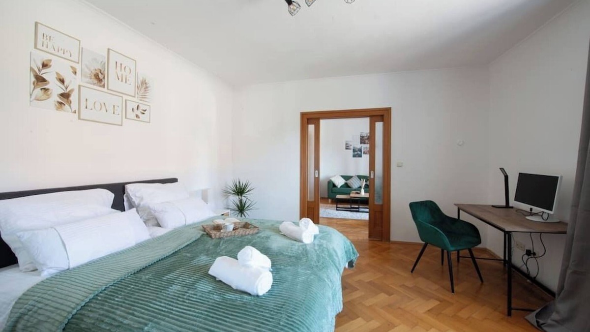 Haag in Oberbayern Apartment | BeSSa Homes Haag 6 Persons 2 bedrooms 3 king-beds + balcony