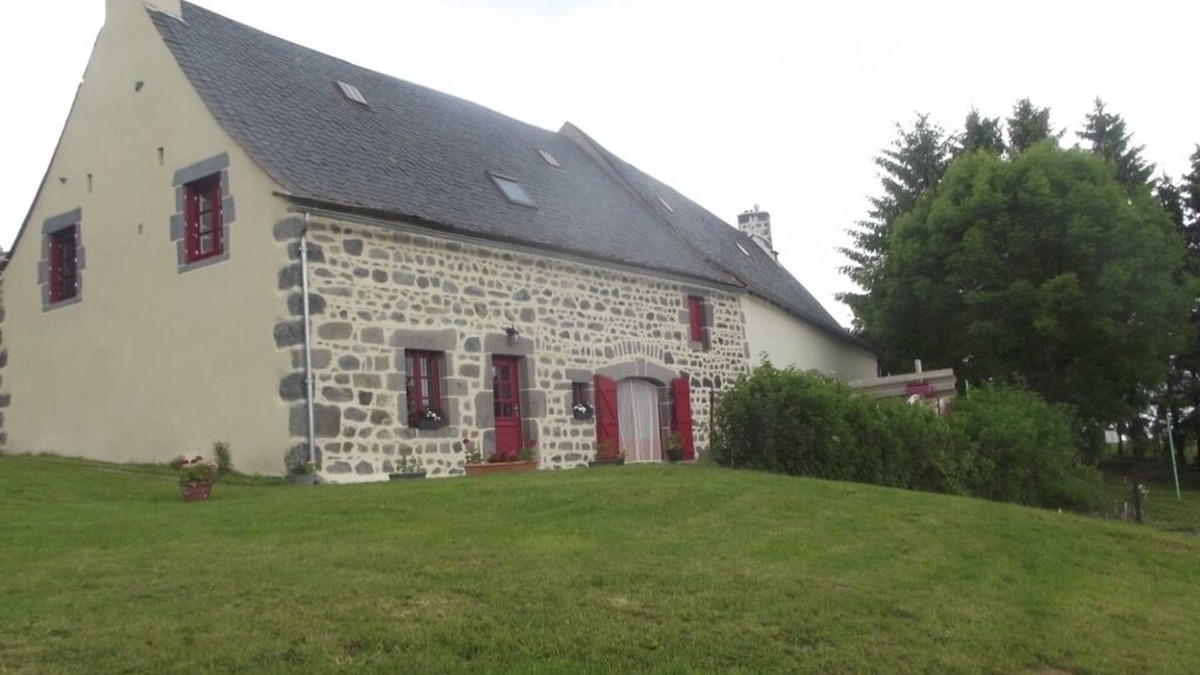 Besse-et-Saint-Anastaise Other | Besse Saint Anastaise: House/Villa - Besse saint anastaise