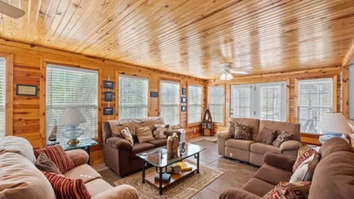 Nancy House | Best Access on Lake Cumberland! 4bedroom waterfront house on boat ramp in Nancy!
