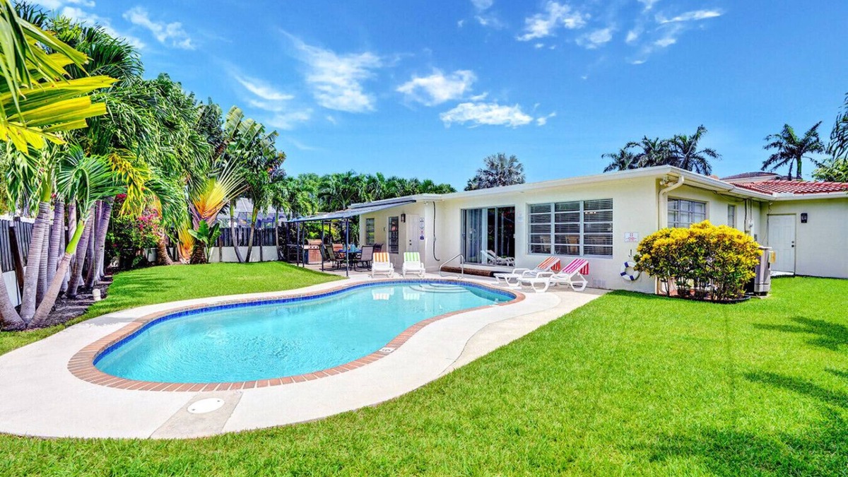 South Lake House | Best Area Spacious 4BR Heated Pool Mins To Beach