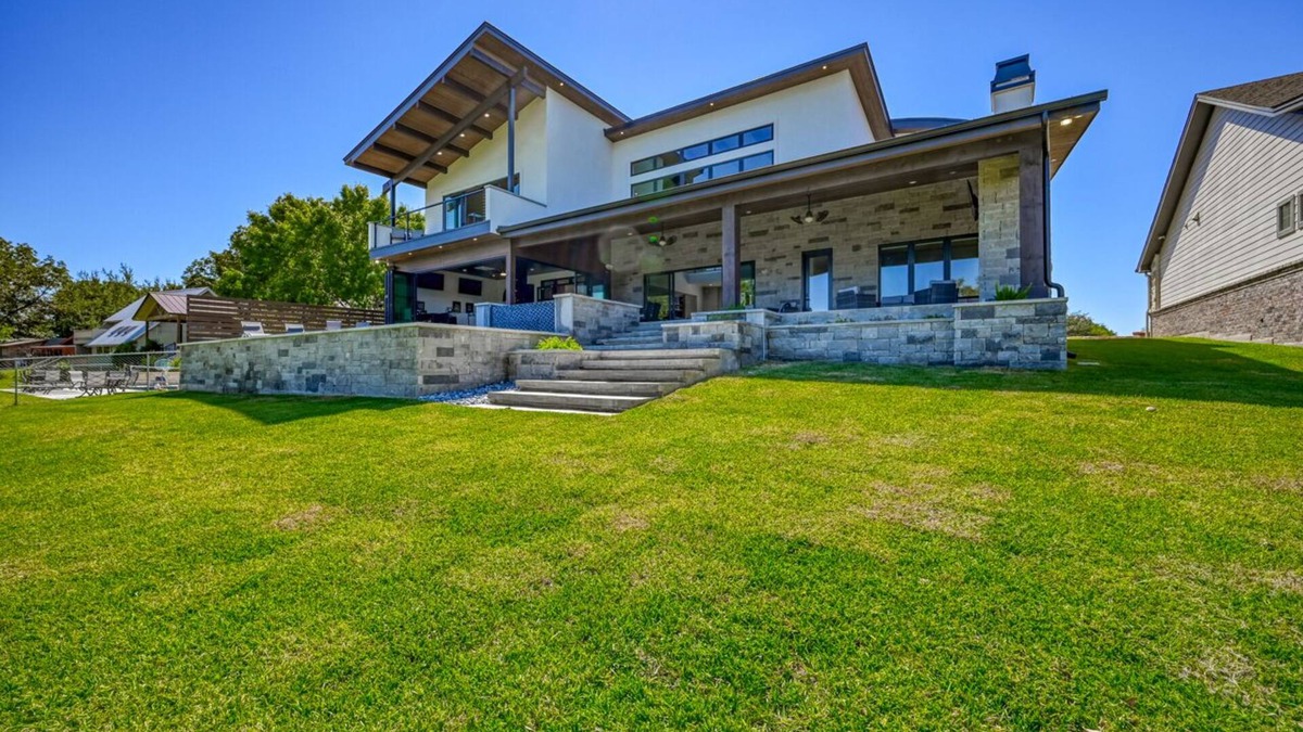 Kingsland House | BEST ARM OF THE LAKE! 6 BR/5 1/2 BA, SLEEPS 14, POOL/SPA, COVERED DOCK W LIFT