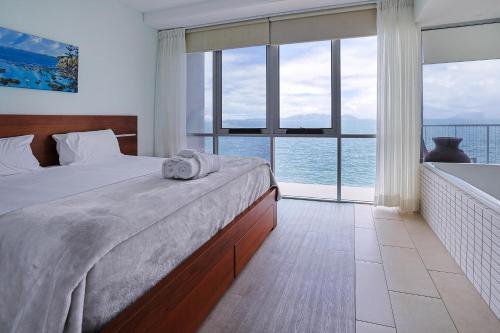 Nelly Bay Apartment | Best at Bright Point Absolute Waterfront Apartment
