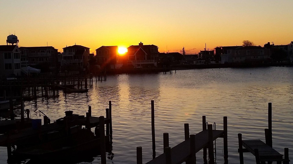 Ship Bottom House | Best Bayfront value on the island.