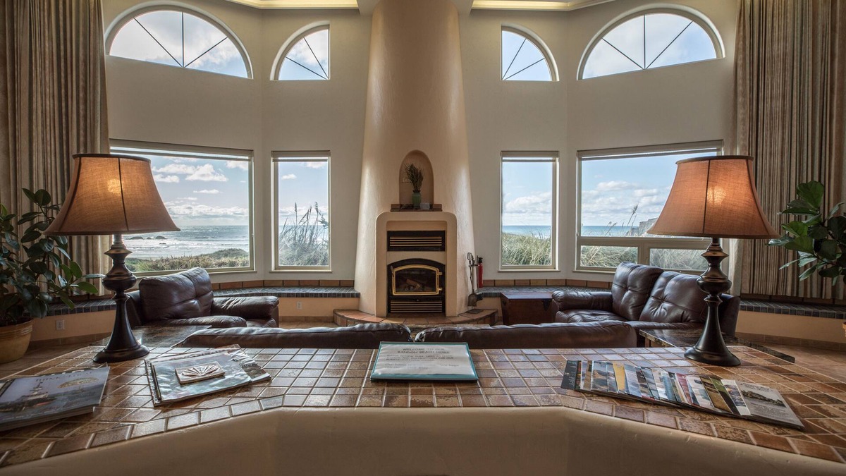 Bandon House | Best Beach Front House in Bandon, Ocean View Spa, Fireplace, Golf, Fishing,
