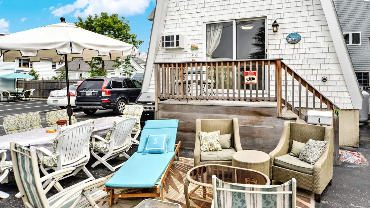 Old Orchard Beach House | BEST BEACH LOCATION OCEANVIEW OOB 2 STOREY COTTAGE 3 BEDROOM &AMAZING PATIO AREA
