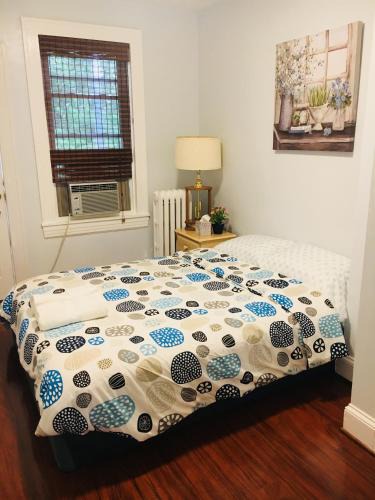 Charles Village Hotel | Best Bedroom Next to JHU