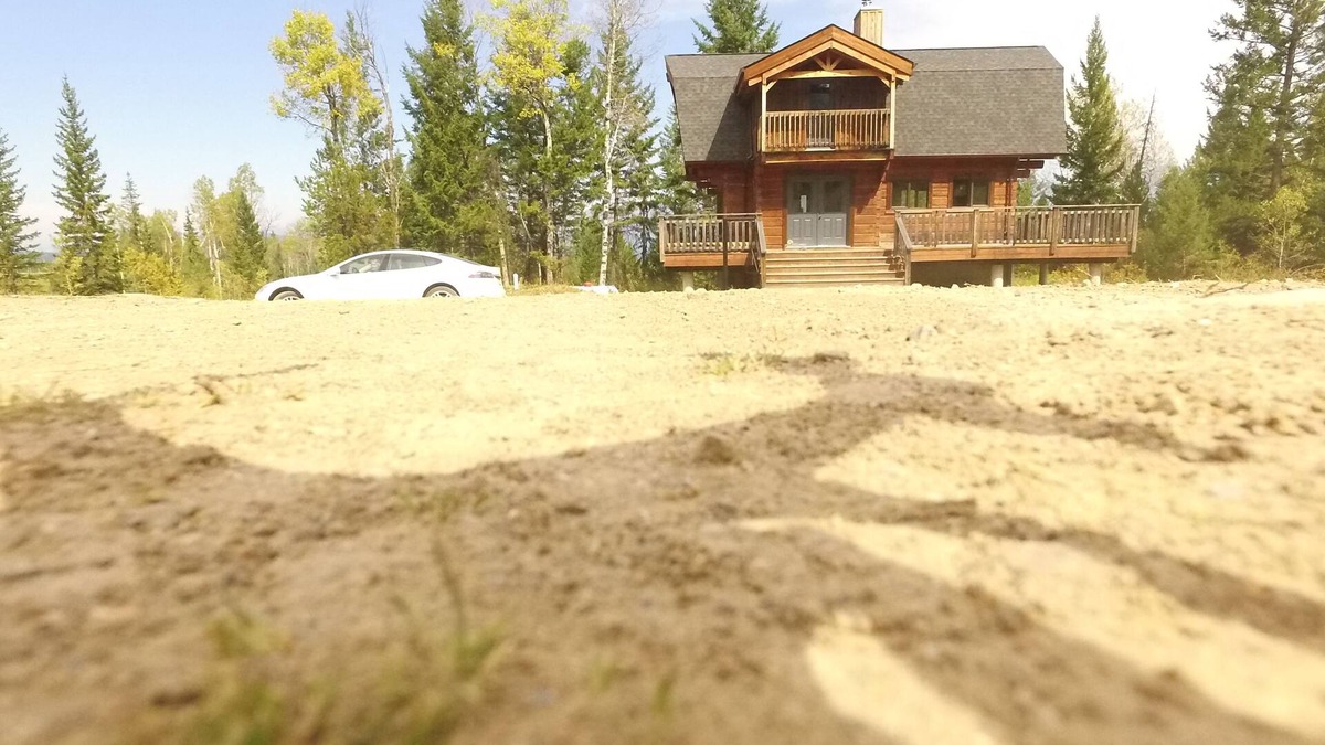 East Kootenay Cabin | Best Cozy Log Cabin In The Mountains Surrounded By Nature And Wilderness