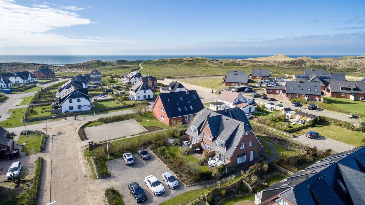 Wenningstedt-Braderup Apartment | Bestlage Zwischen Dorfteich & Dünen. Traumhaftes Landhaus im Friesenstil