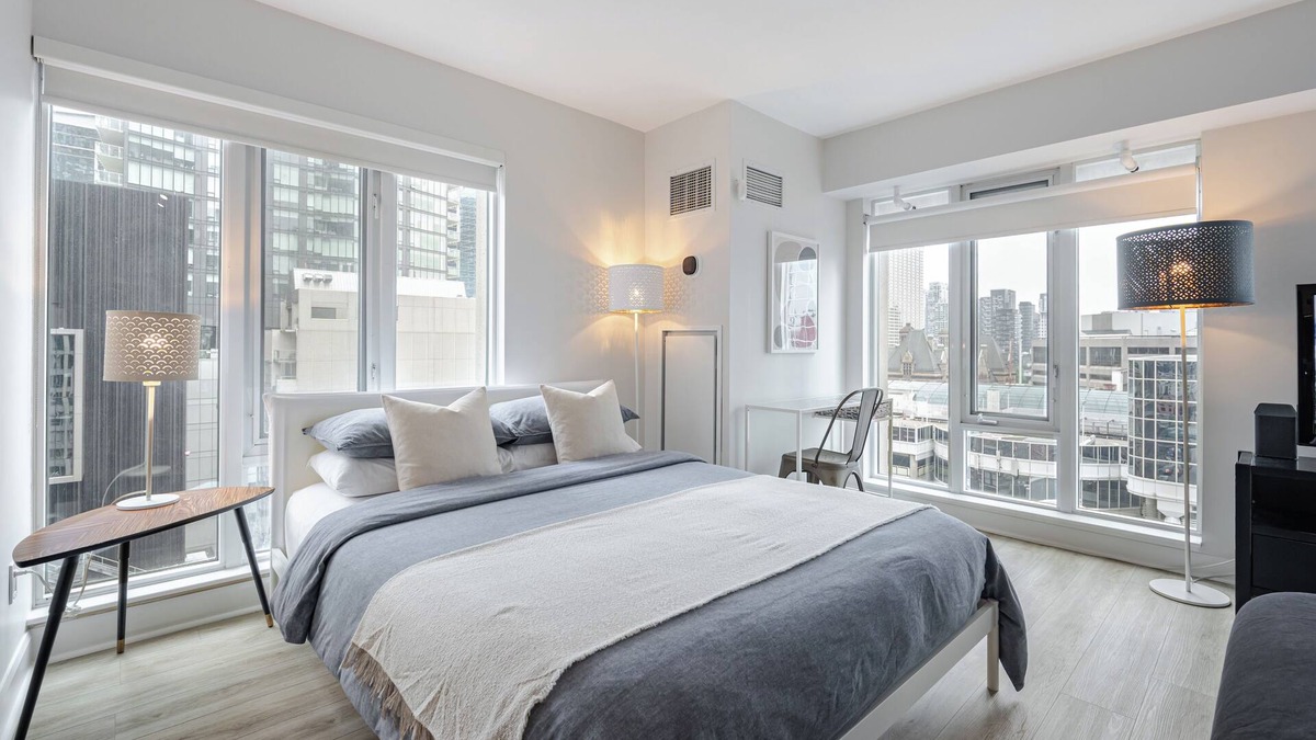 Downtown Toronto Apartment | ★ Best Downtown Location ★ Easy Transit Access ★ Fast Wi-Fi!