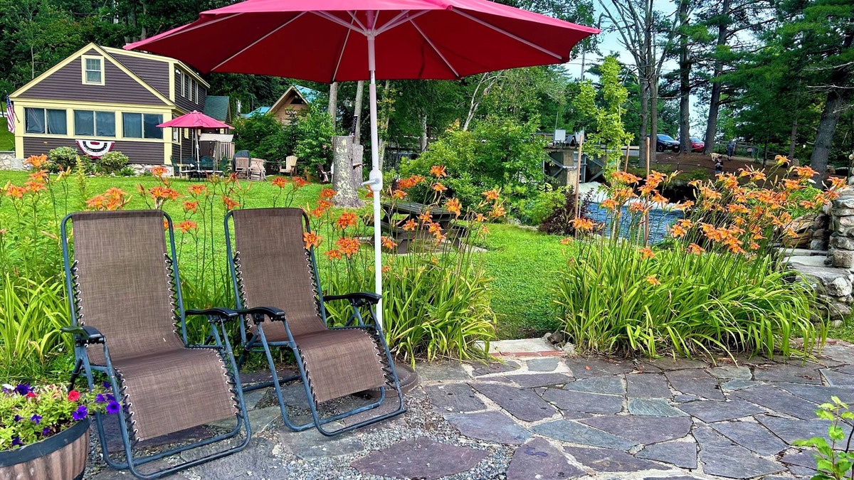 Belgrade Lakes Cottage | Best fishing & sunsets-Long Pond. Walking distance to town.