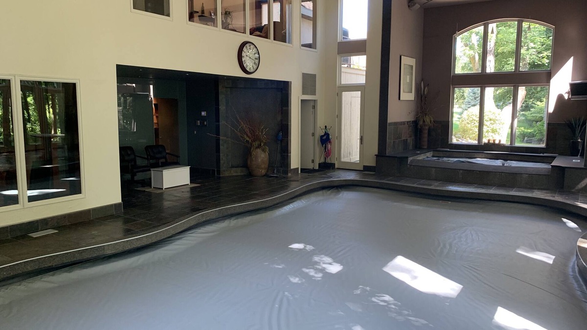 Fond du Lac House | Best House in Wisconsin! Live like a STAR! VRBO Luxury! Huge Bar & Movie Theater