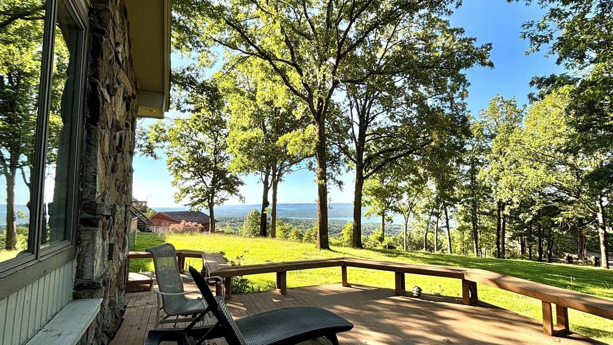Fairfield Bay House | Best Lake Views, Sleeps 8 Pool, Tennis & Marina