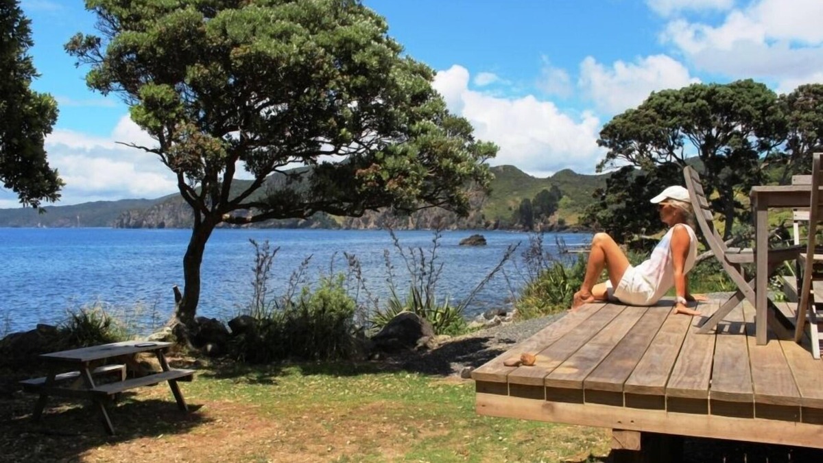 Tuateawa Cottage | Best Location 2013 Gold Piwa ~ Castaway Cottage