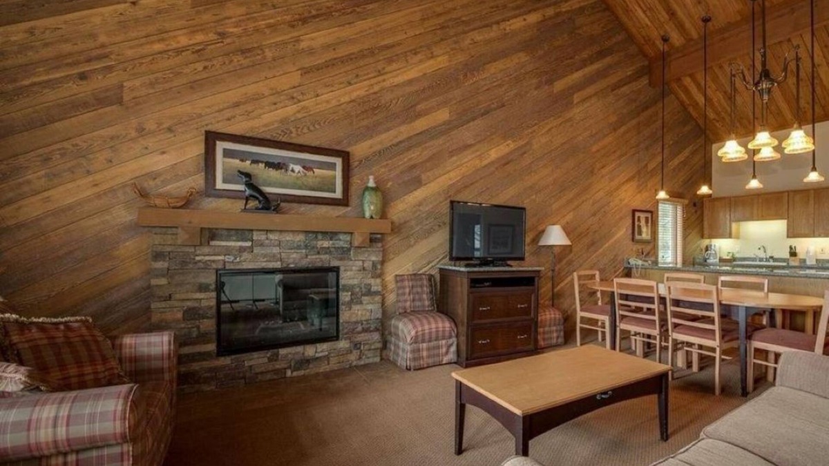 Bend Condo | Best Location and layout at 7th Mountain 1024 SF 2 Bed/2 Bath - Pet Friendly