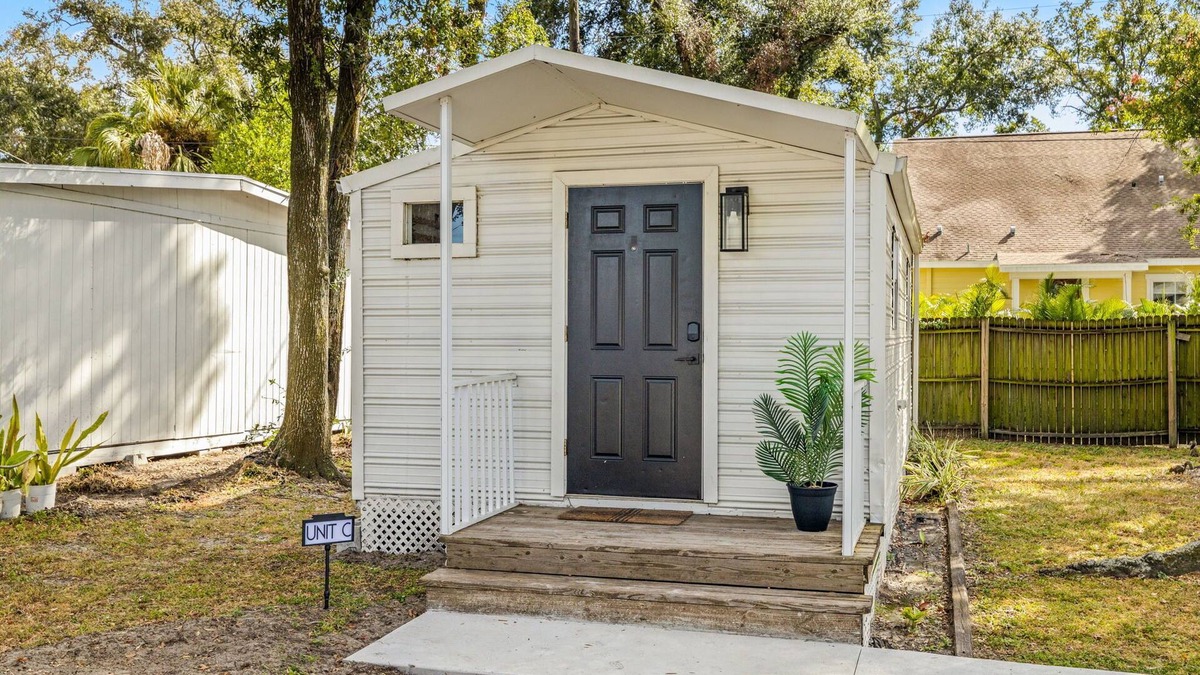 Tampa Heights Cottage | Best Location, Cute 1br Guesthouse Near Downtown, Riverwalk, and Armature Works