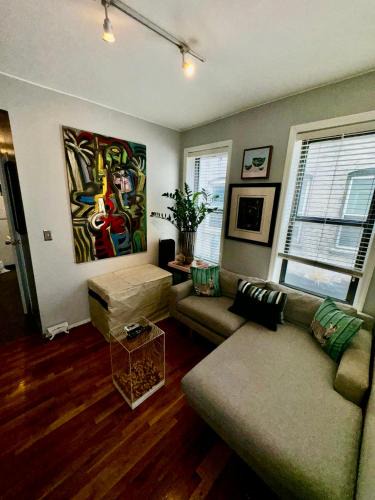 Union City Apartment | BEST LOCATION FOR NYC VISITORS 2 BEDROOMS SUBWAY 20 STEPS AWAy BEST OPPORTUNITY EVER